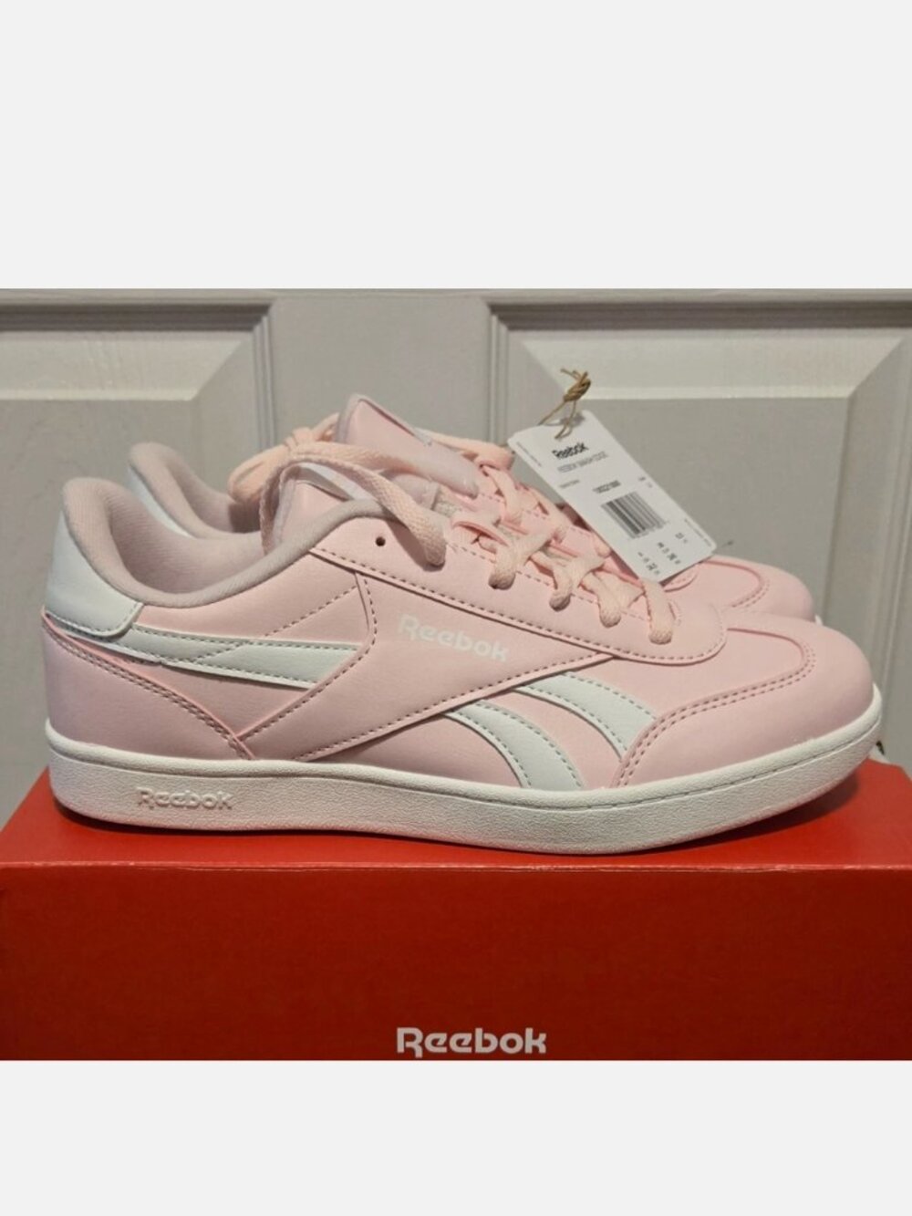 Reebok Smash Edge, Pink, Youth Size 6 or Woman's Size 7. New in box